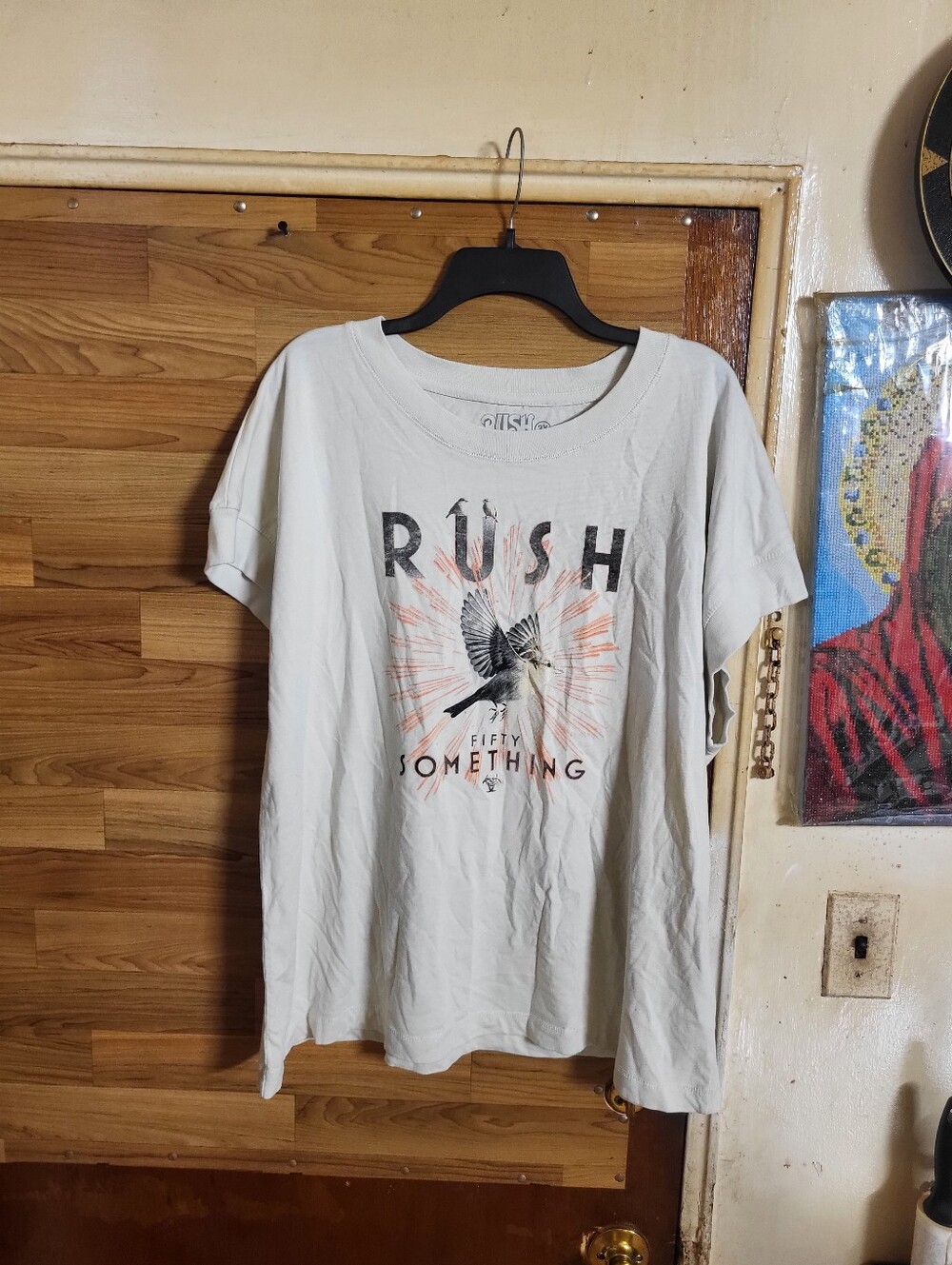 Size 2XL Backstage Merch Store Fifty Something Women’s Birds Tee